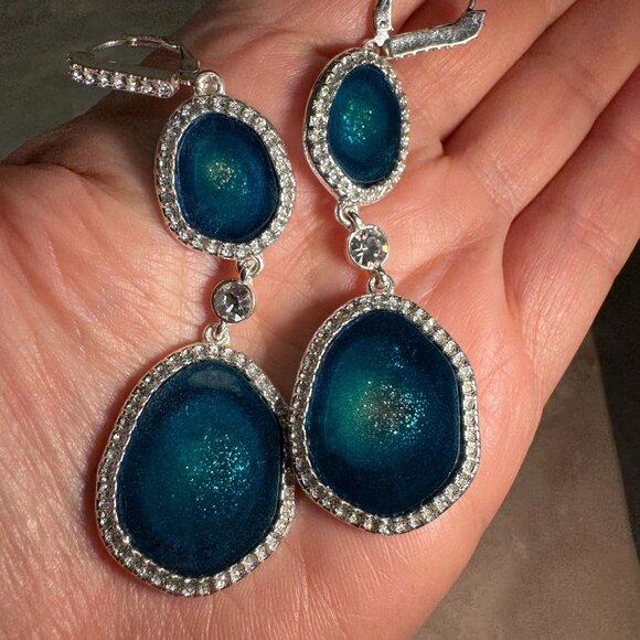 Avon Faux blue geode rhinestone Drop Earrings Silver Plating Magical stunning - Picture 2 of 9